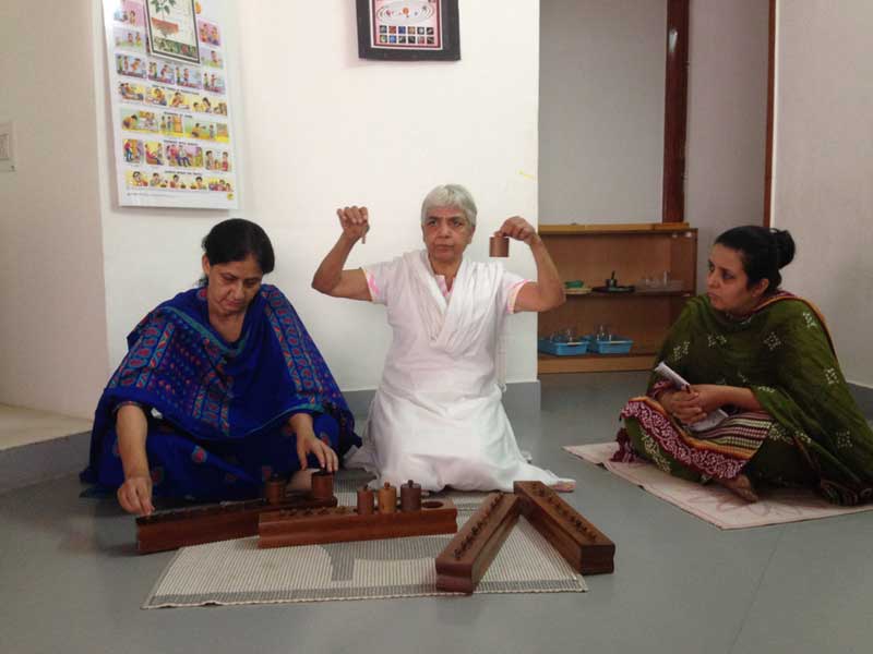 Sr. Montessorian Kaushy Lal shows us the different dimensions of the Cylinder Block Material. 